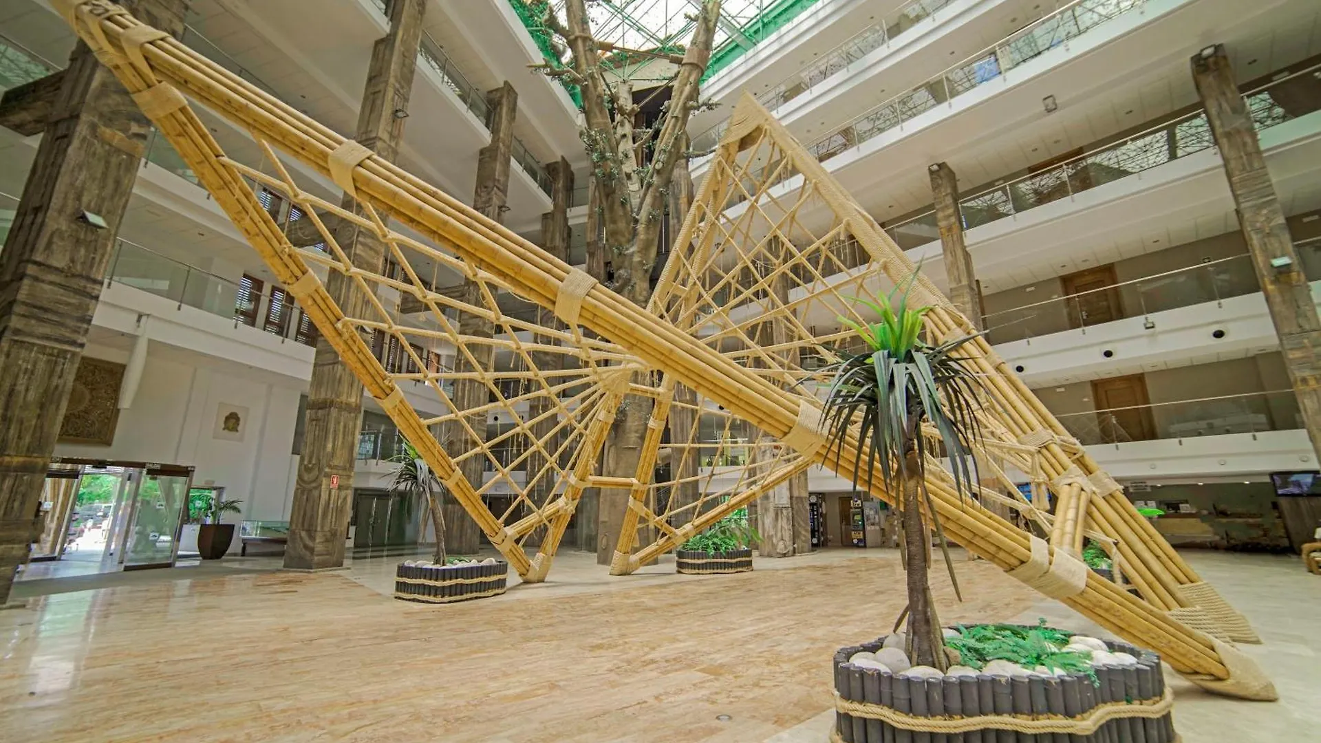 Holiday World Polynesia Benalmádena 4*,