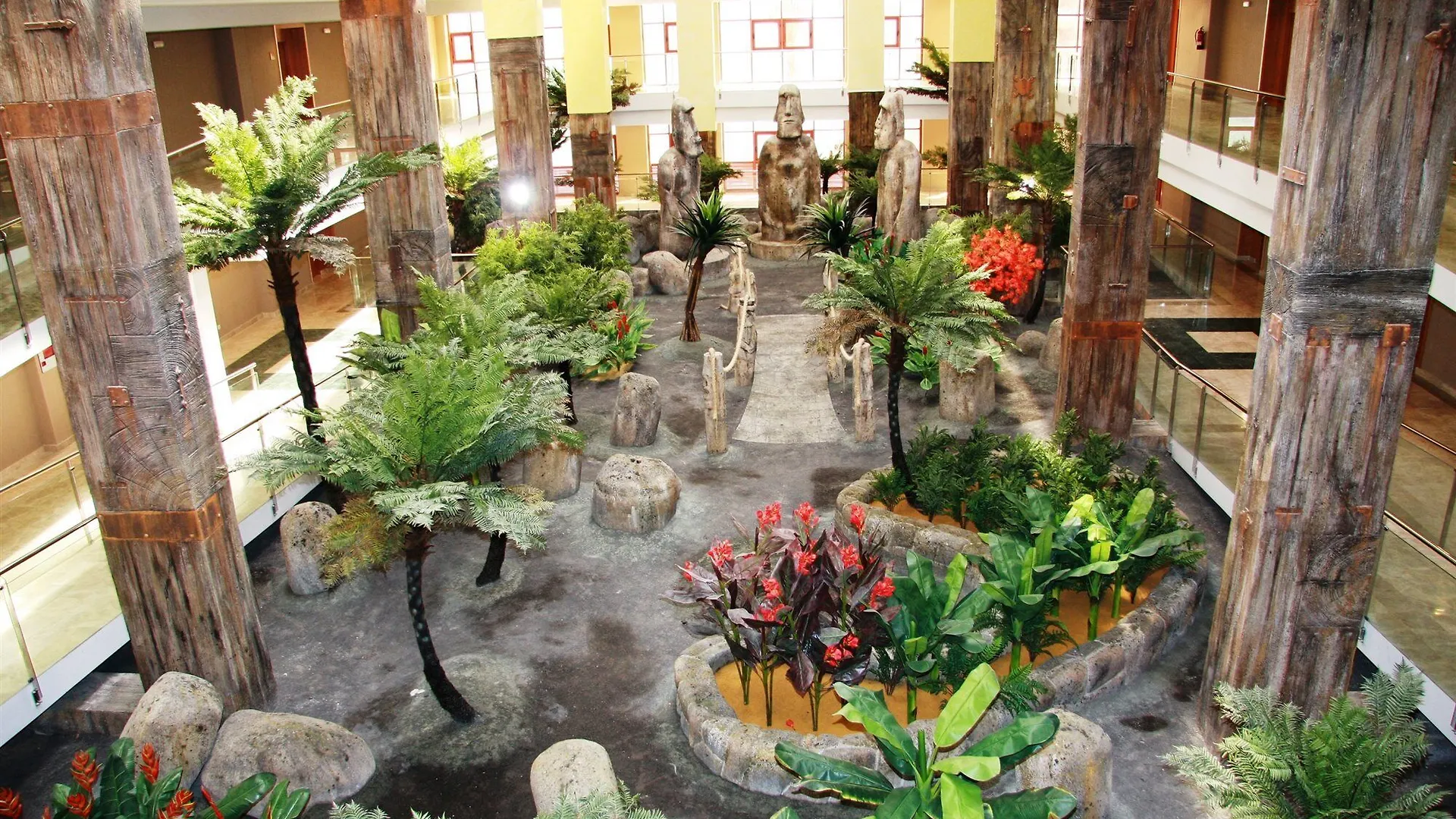 בנאלמדנה Holiday World Polynesia 4*,